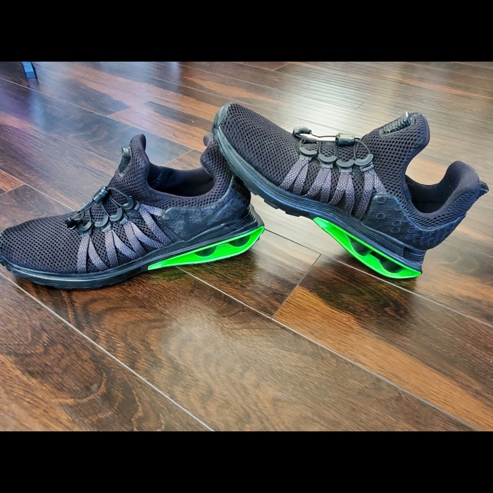 Nike Shox Gravity Lux Athletic Shoes